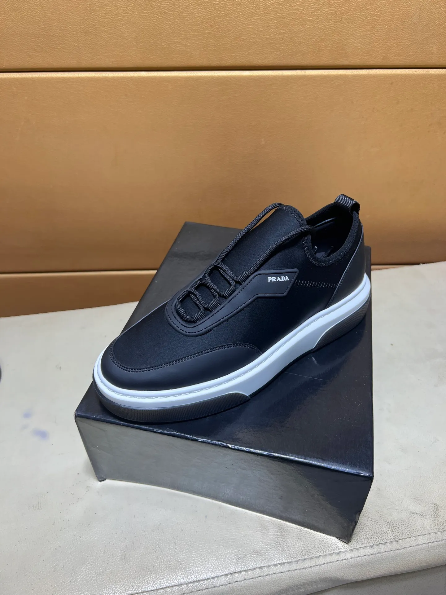 pp560💰👑👑《PRADA》【Classic Original Version】Prada: Top 🔝 Purchasing Agent 🔍🔍Sold at the latest men’s counter simultaneously, imported high-quality original version from Italy 🇮🇹: 🔝Brand silk calfskin·Shoe height, brand logo·Brand high mercerized canvas cloth·Tongue screen printing Brand logo: Prominent (high-end, extravagance, class), exquisite workmanship (imported Italian 🇮🇹 water-based mesh lining, 🐂cowhide feet), soles: original soles specially provided by the original factory, double-layer movable molding: transparent air cushion bottom, environmentally friendly, wear-resistant, ultra-light, comfortable, 🌲🌲🌲, real-life photos 🎬The real ones are more beautiful Code number 38-44